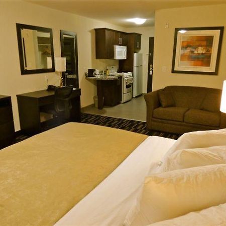 Western Star Inn & Suites Stoughton Room photo